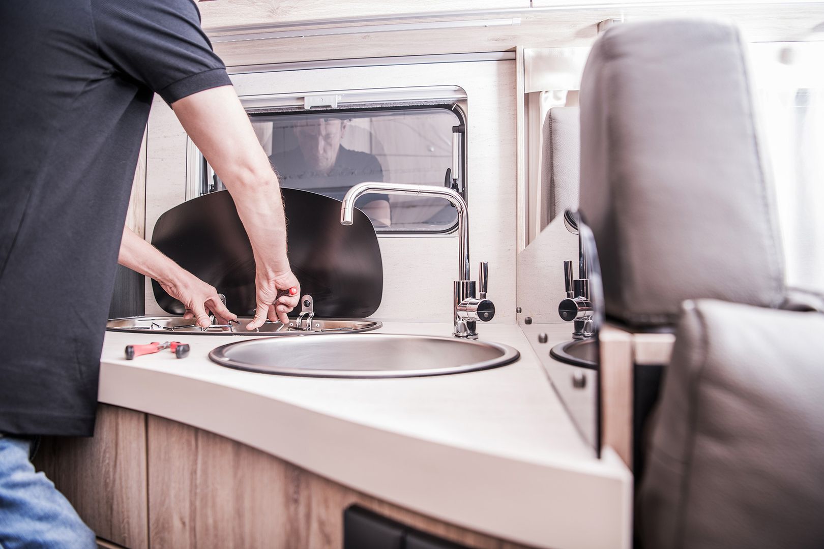 Reparaturen am Wohnwagen